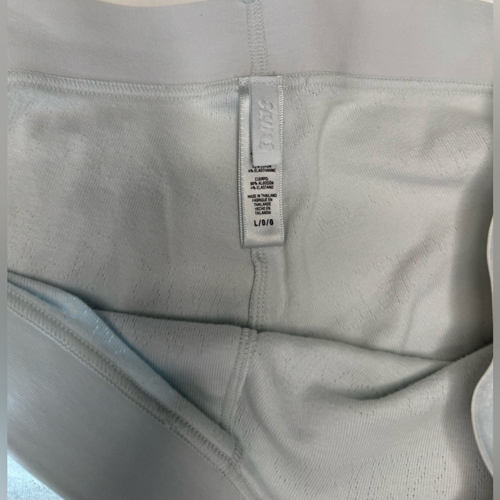 SKIMS LOGO POINTELLE SLEEP SET
FROST (L) - Picture 6 of 10